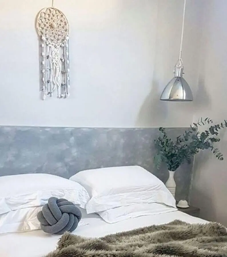 decoração de quarto com filtro do sonhos simples e pendente metálico Foto Pinterest