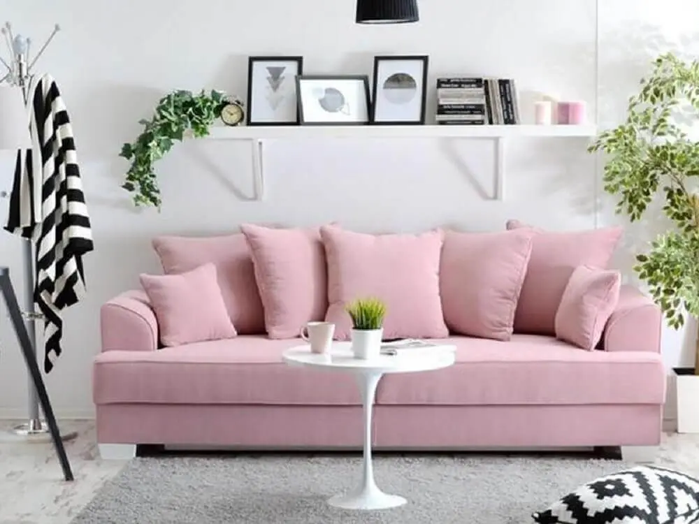 decoração delicada com sofá rosa para sala pequena Foto Pinterest
