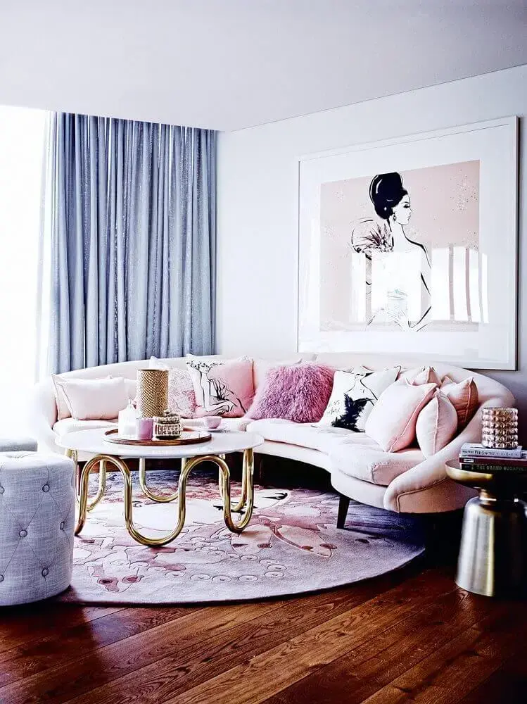 decoração em tons de rosa e cinza com tapete redondo para sala Foto We Heart It