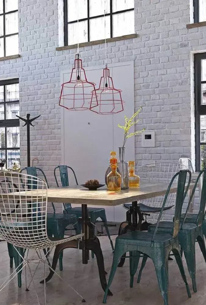 decoração estilo industrial para sala de jantar com pendente aramado Foto Pinterest