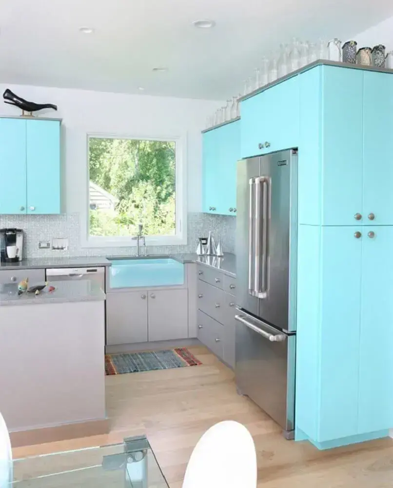 decoração para cozinha azul turquesa e cinza Foto Beautiful Homes & Designs