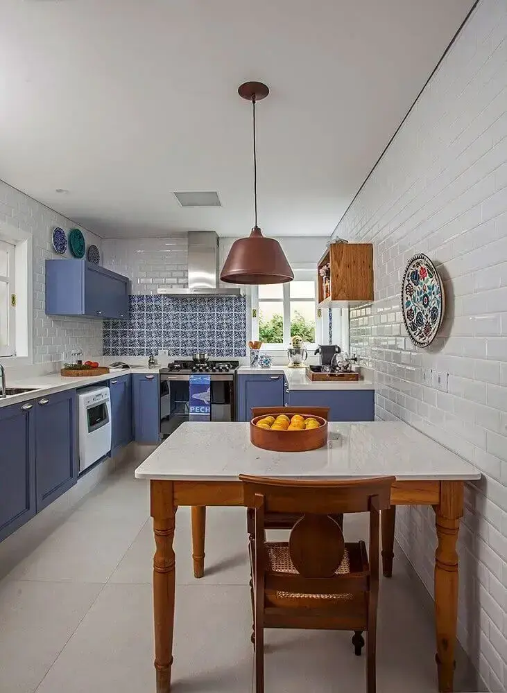 decoração para cozinha planejada azul com subway tile Foto Pinterest