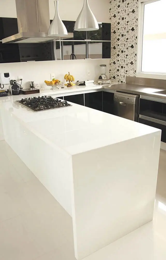 decoração para cozinha preto e branca com bancada nanoglass Foto DfX Marmoraria