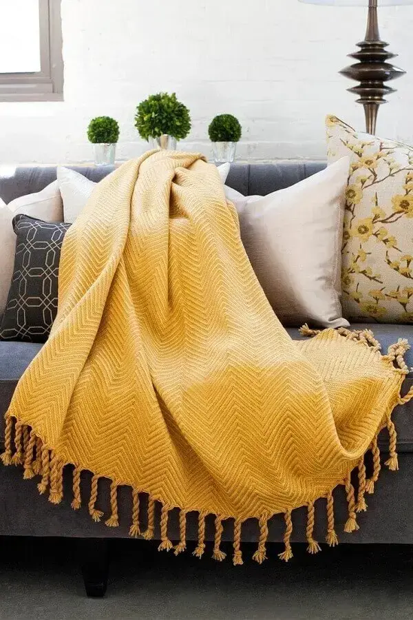 modelo de manta colorida para sofá cinza Foto Pinterest