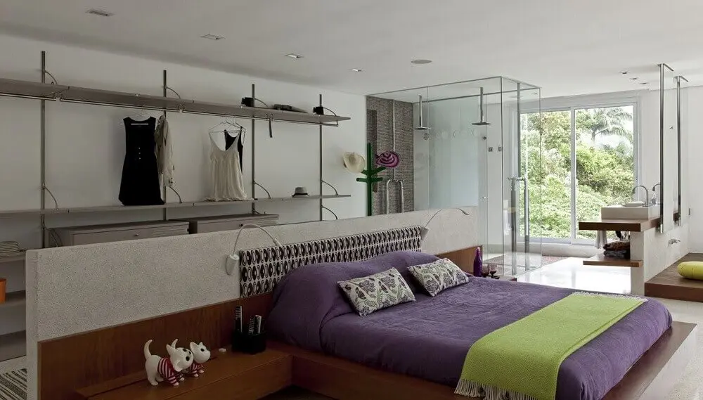 modelo de quarto com closet e banheiro com divisórias de vidro Foto Sandra Picciotto