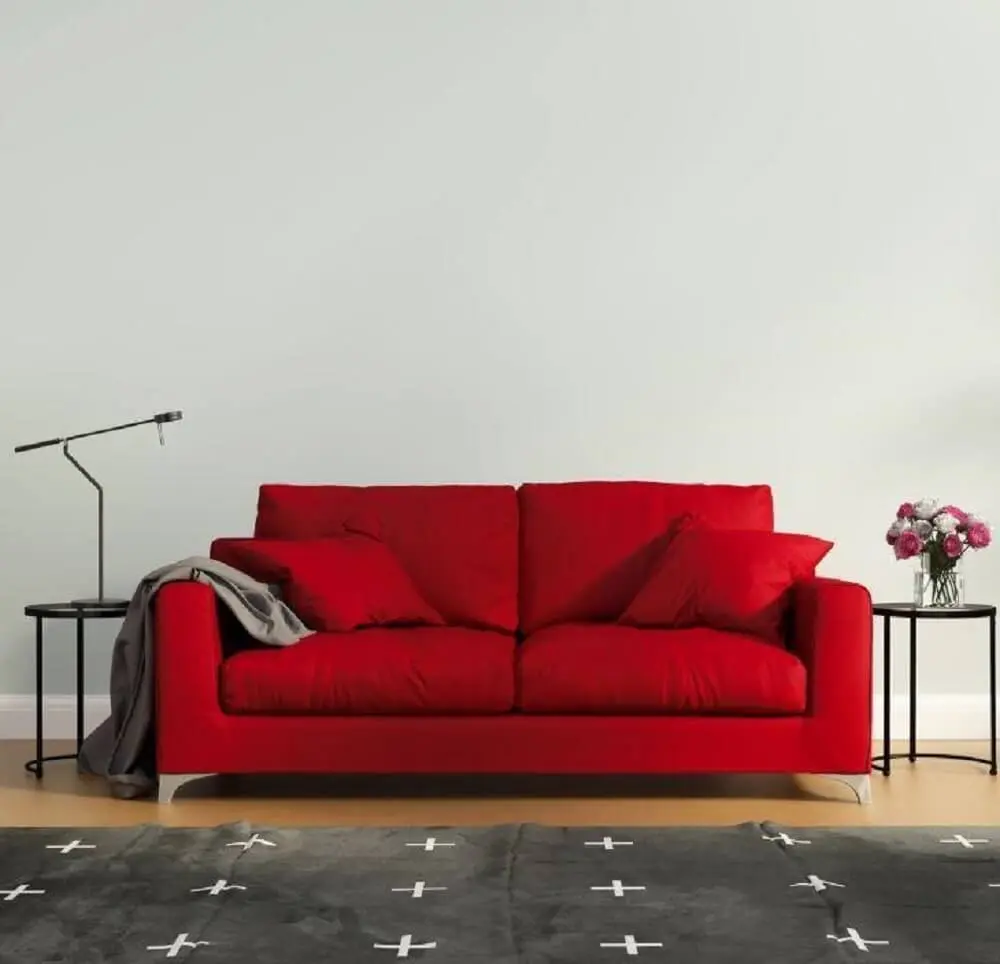 modelo de sofá vermelho para sala pequena Foto Istock
