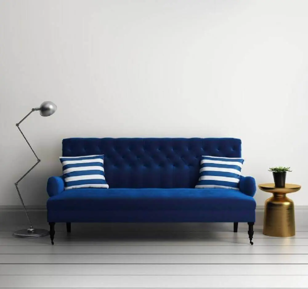 modelo sofá azul para sala pequena Foto Istock