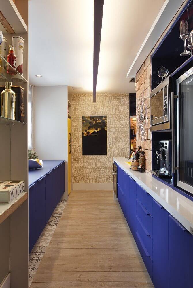 parede de tijolinho para cozinha planejada azul Foto Assetproject