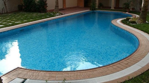 Modelo de piscina de vinil com lateral arredondada