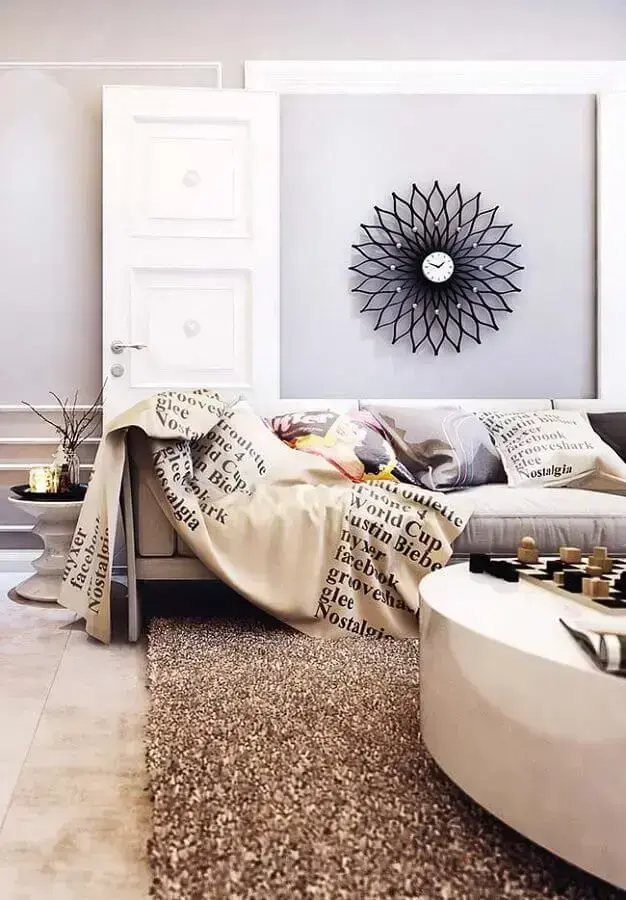 sala decorada com manta estampada para sofá Foto Tehosmotrmsk