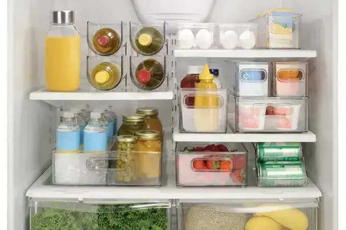 Como organizar a casa com potes transparentes na geladeira Foto de Casar É