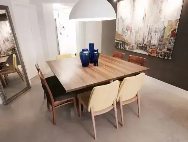 Como organizar a casa deixando as cadeiras sob a mesa de jantar Projeto de Gláucio Gonçalves