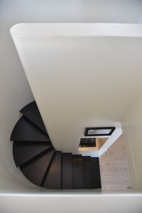 Escada em U na casa duplex Projeto de Rodrigo Maia