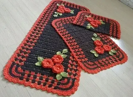 Jogo de cozinha de crochê cinza com tom de vermelho Foto de Claudia Crochetando
