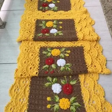 Jogo de cozinha de crochê marrom com amarelo e flores Foto de MS Crochê