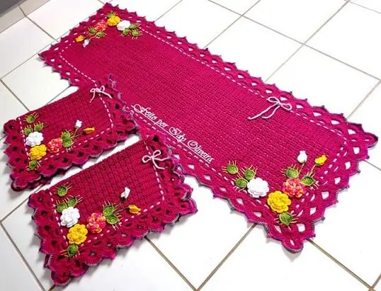 Jogo de cozinha de crochê rosa com flores Foto de IDY Oliveira