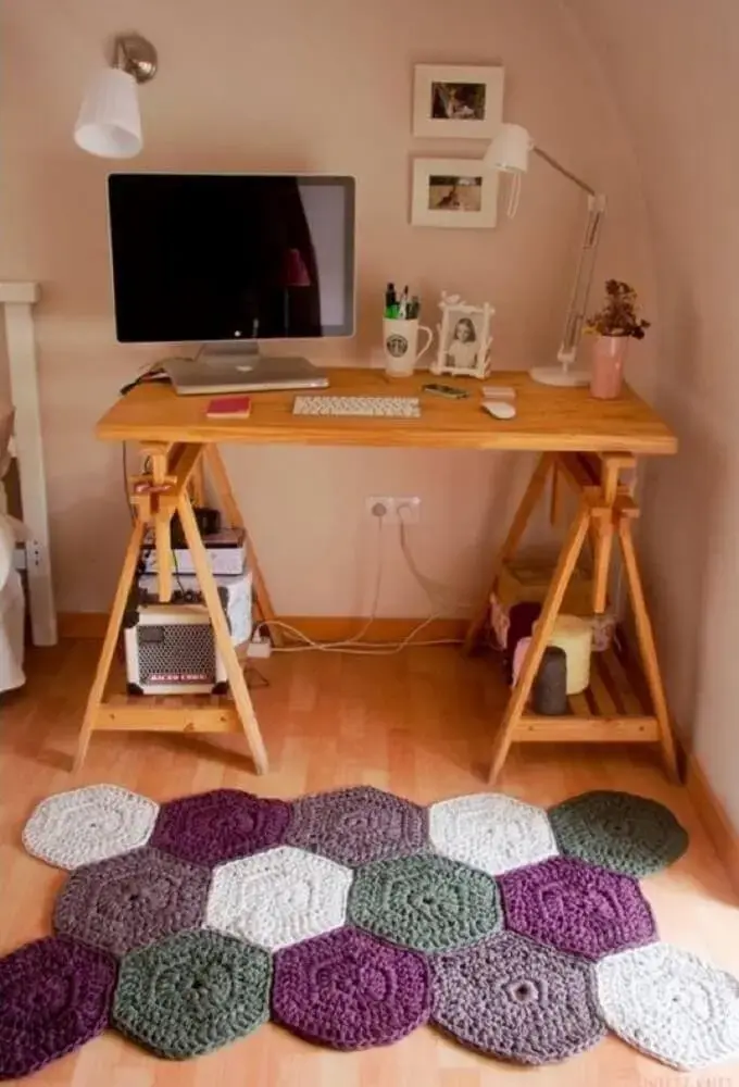 Modelo diferente de passadeira de crochê para home office Foto Pinterest