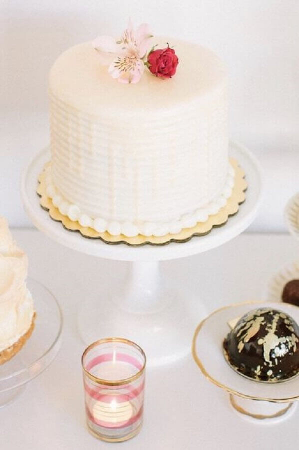 bolo para casamento simples todo branco Foto The Holk