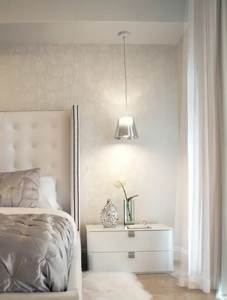 decoração clássica com tapete felpudo branco para quarto Foto Yale Appliance Blog
