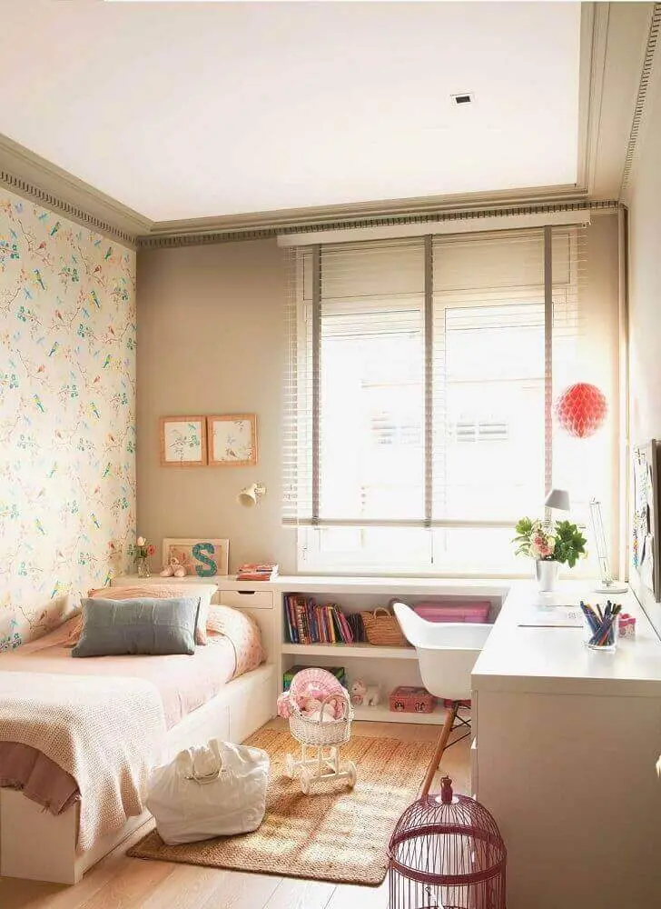 decoração com papel de parede e cadeira eames para quarto de solteiro planejado Foto Pinterest