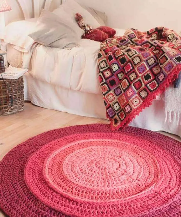 decoração com tapete de crochê para quarto feminino Foto Ateliê Milla Artes