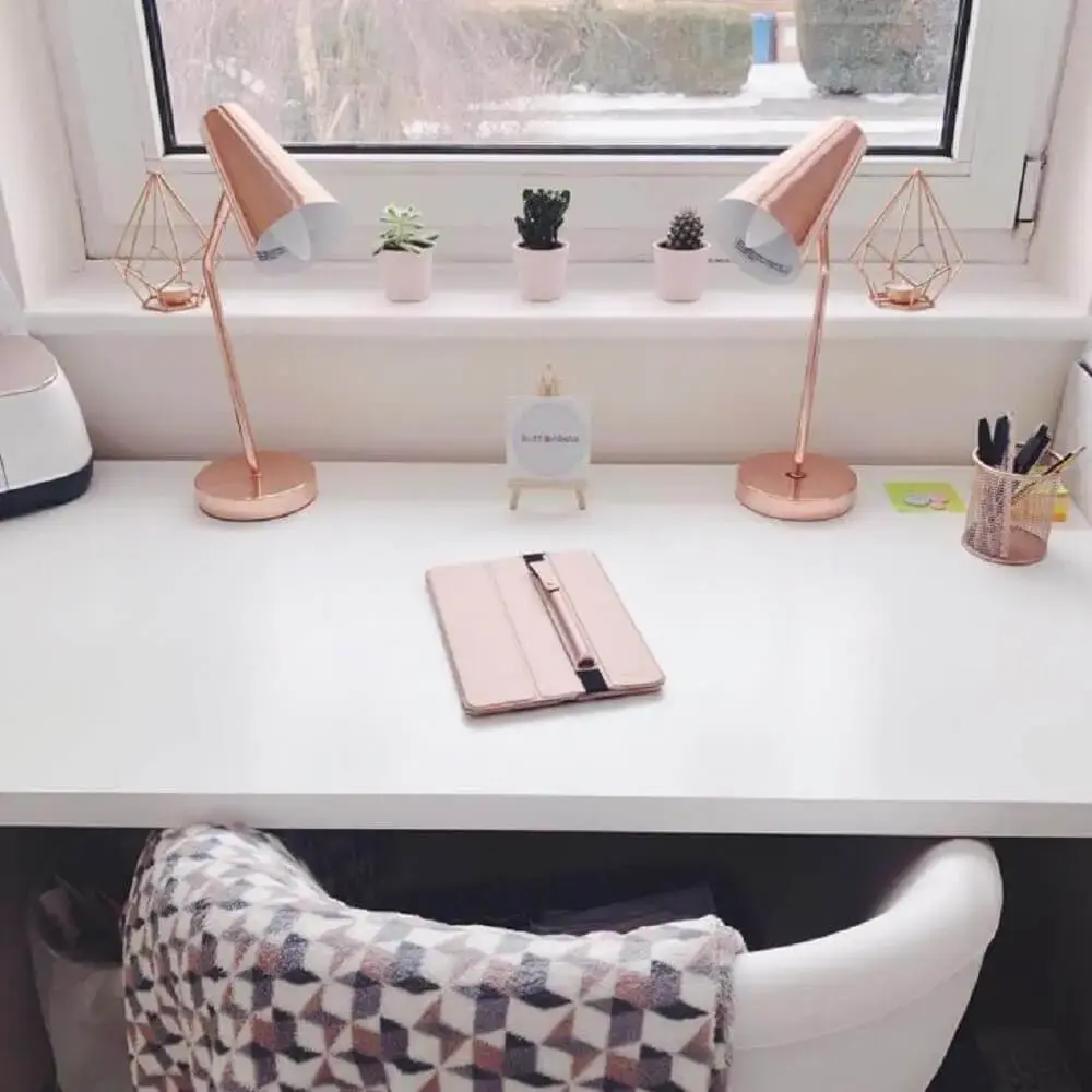 decoração de home office com luminária rose gold Foto Button Bela - Natalie