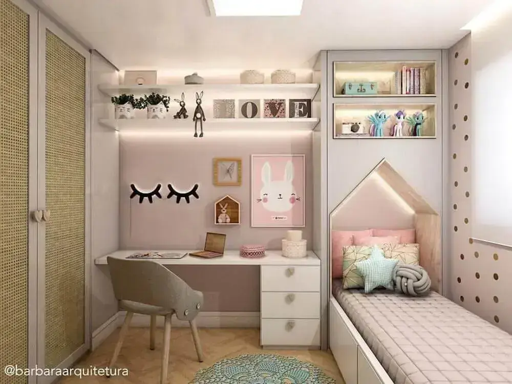 decoração infantil para quarto planejado solteiro feminino com adesivos de bolinhas na parede Foto Barbara Arquitetura