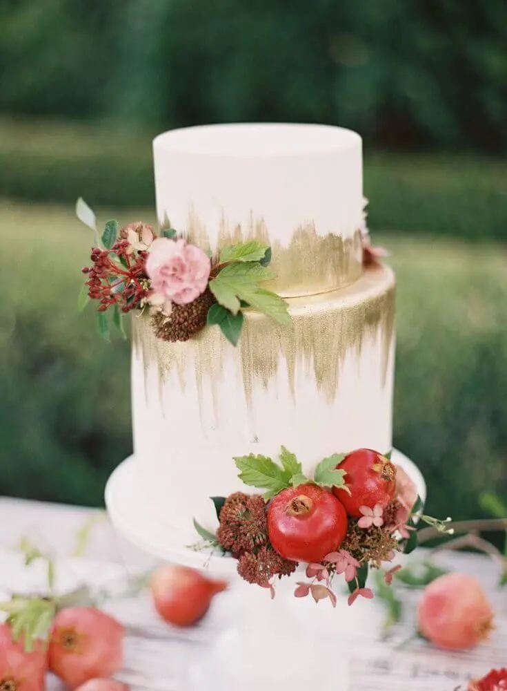 decoração moderna com bolo de casamento simples Foto Trendy Bride