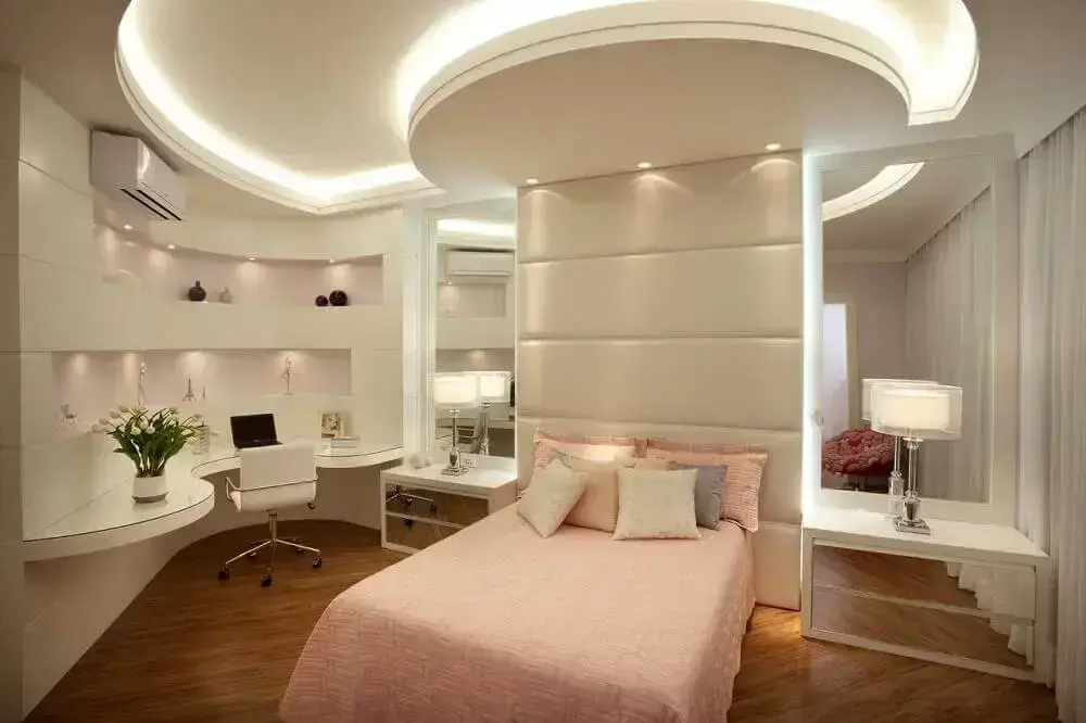 decoração moderna e sofisticada para quarto planejado solteiro feminino Foto Aquiles Nicolas Kilaris