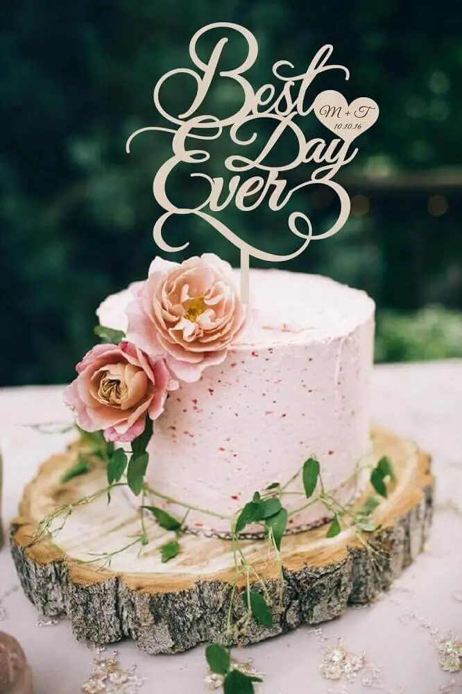 decoração romântica para bolo simples de casamento Foto Weddbook