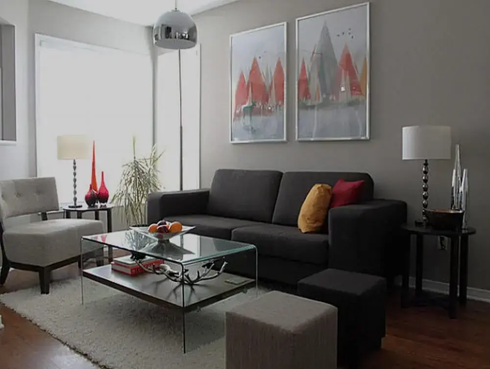 enfeites decorativos para sala de estar com sofá cinza escuro e mesa de centro de acrílico Foto Paint Color