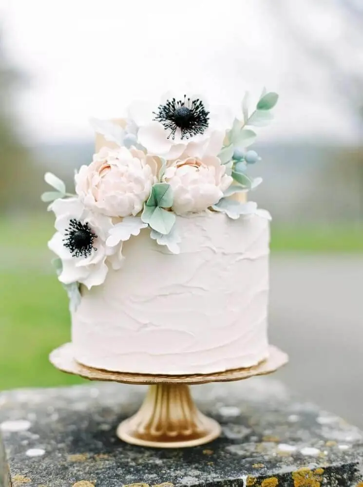 linda decoração com flores para bolo para casamento simples Foto Yandex