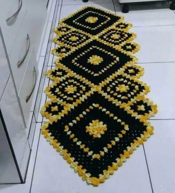 passadeira de crochê para cozinha preta e amarela Foto Pinterest