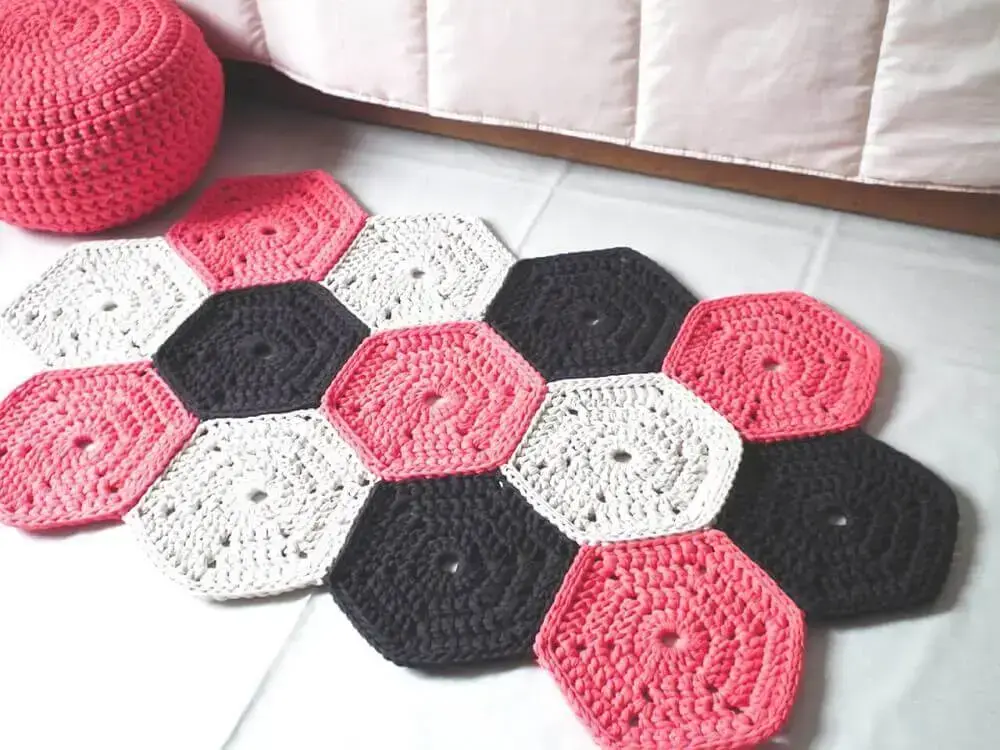 passadeira de crochê rosa preto e branca Foto Pinterest