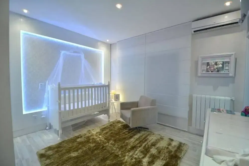 tapete felpudo para quarto de bebê todo branco Foto Paulinho Peres