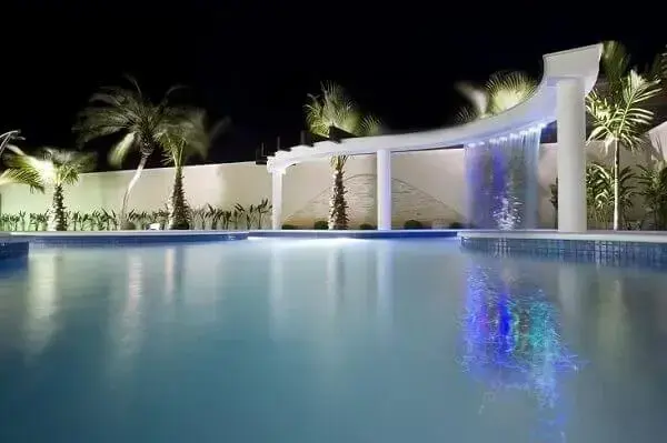 Cascata para piscina com iluminação de led