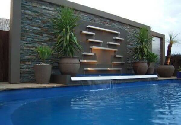 Cascata para piscina moderna