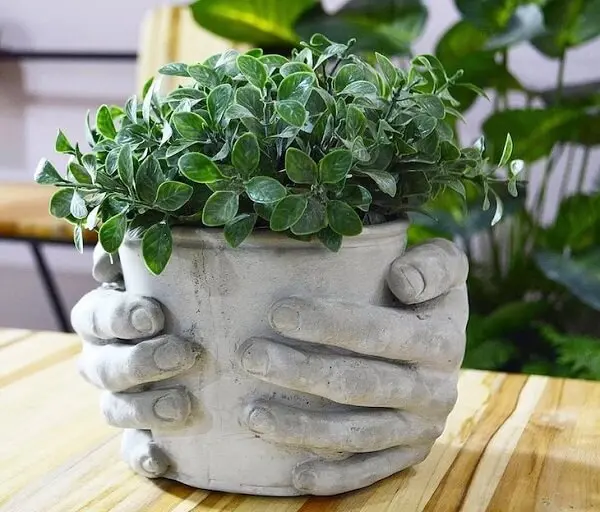 Como fazer vaso de cimento com formato de mão