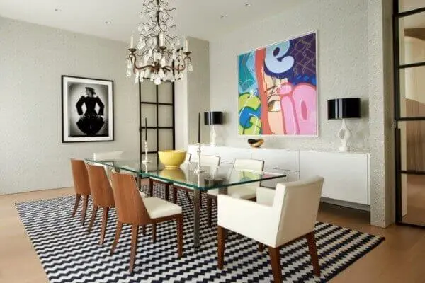 Os tapetes para sala de jantar decoram o espaço com beleza e requinte