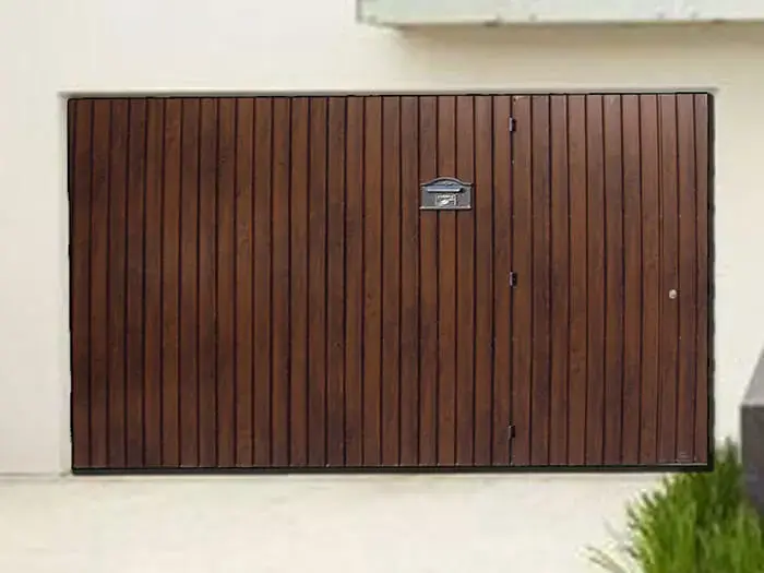Portão de madeira com porta embutida Foto de Pinterest