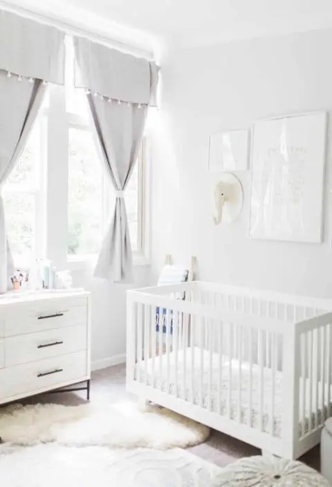 Quarto de bebê menino com decoração branca Foto de Pinterest