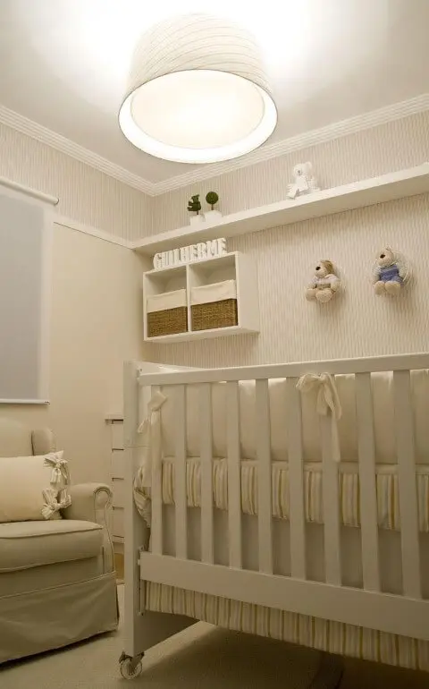 Quarto de bebê menino com decoração em tons de bege Projeto de Lilian Barbieri