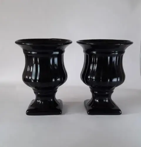 Vasos de cerâmica pretos Foto de Baú de Festas Decoração