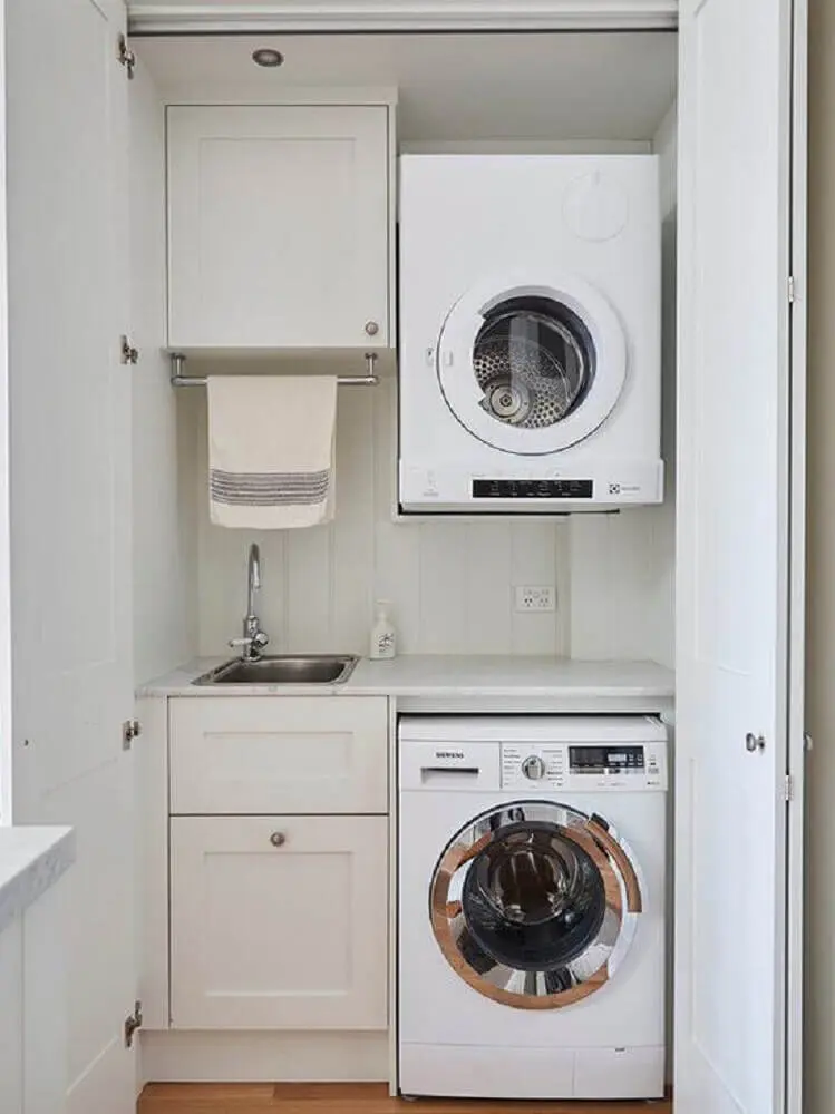armário pequeno para lavanderia pequena toda branca Foto Living Urban
