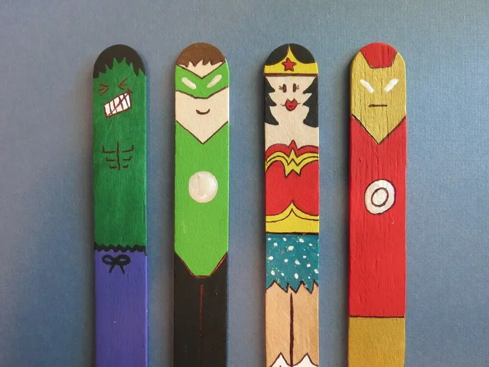 artesanato com palito de picolé para crianças com personagens de super heróis Foto Geeks are kool