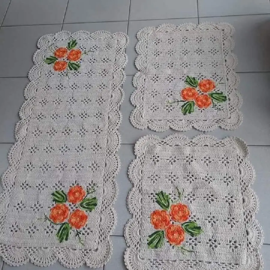 conjunto de tapete de crochê com flores laranjas Foto Lurdinha Marcelino Artesã