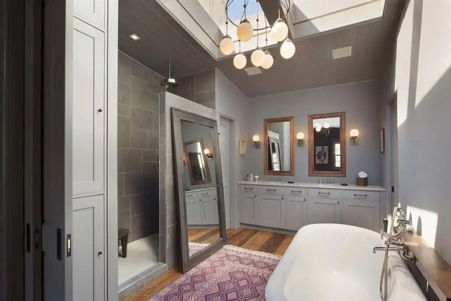 decoração banheiro amplo casa do ator Bradley Cooper