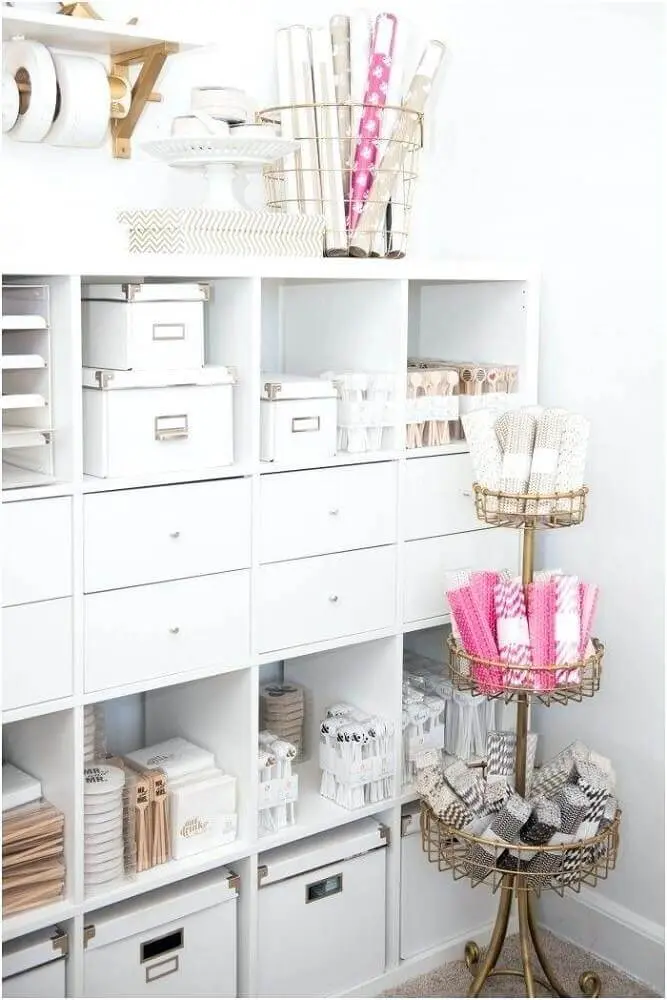 decoração clean para armário com caixa organizadora grande e pequena Foto Huis Decoreren Ideeën