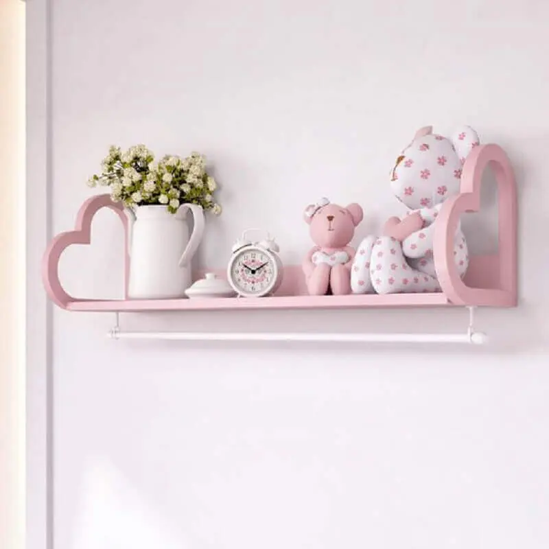 decoração com enfeites para quarto de bebê cor de rosa Foto Gramha