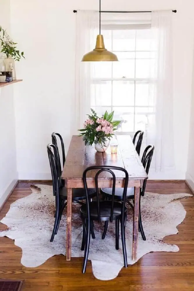 decoração com pendente de metal para sala de jantar pequena com mesa de madeira Foto Decoration For Home